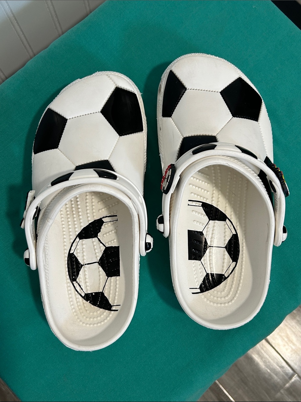 CROCS - Classic Soccer Ball Clog - SZ: j6 - Picture 5 of 10